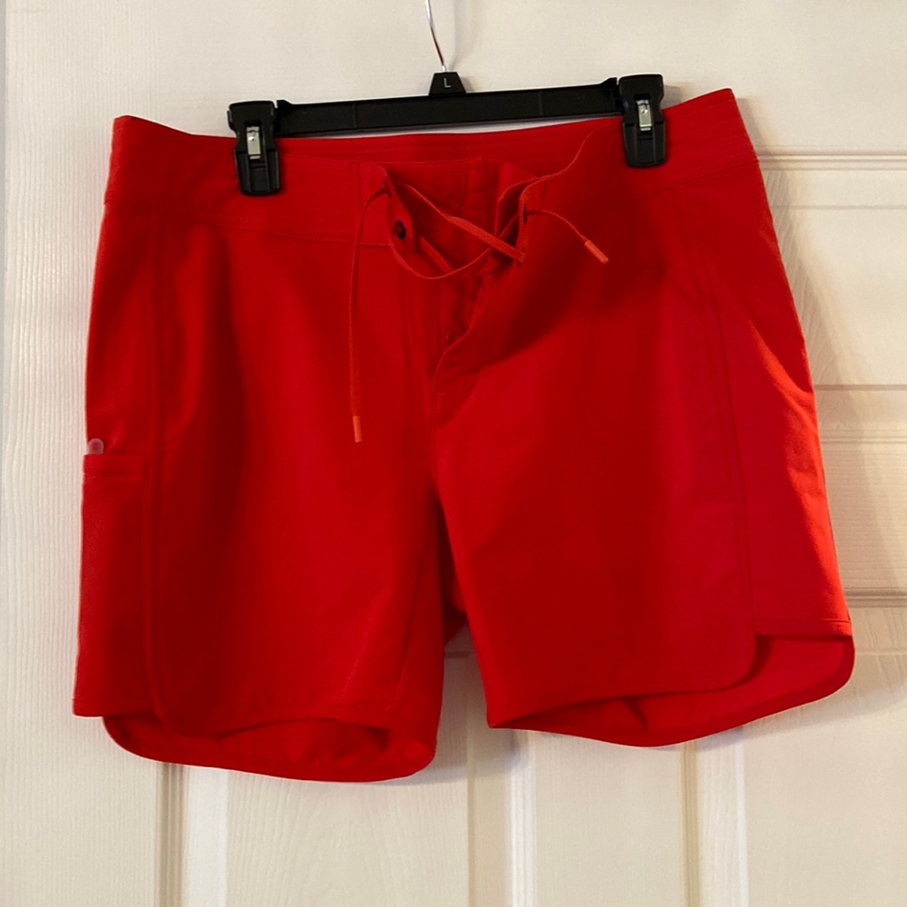 Athleta Shorts size 12 color red BNWOT length 16” waist 36”